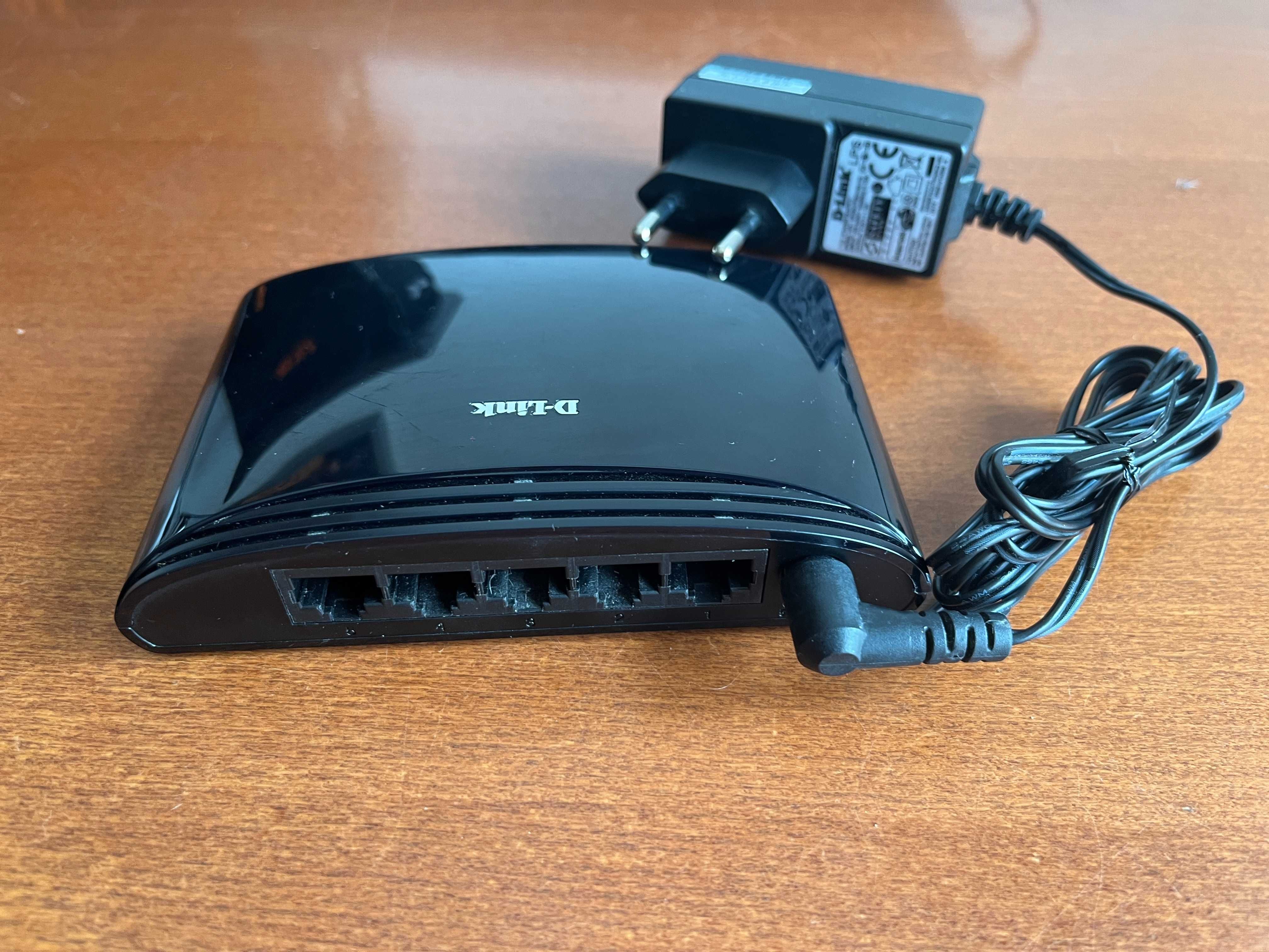 Switch D-LINK DES-1005D  com  5 portas