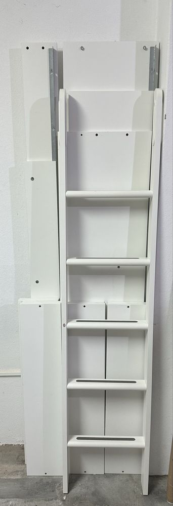 Cama beliche criança Ikea STUVA c/ detalhes em vermelho