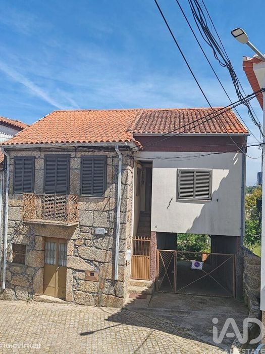 Casa / Villa T4 em Oliveira do Hospital e São Paio de Gramaços de 66,0