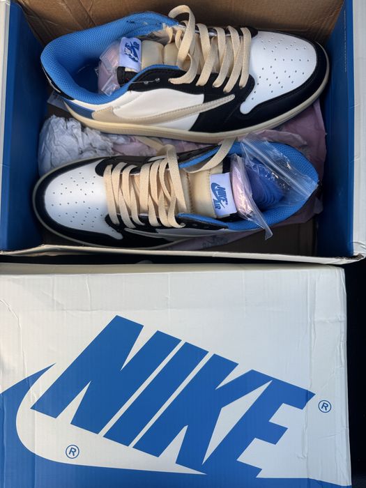 Jordan 1 Retro Low OG SP Fragment x Travis Scott e Travis Scott Mocha