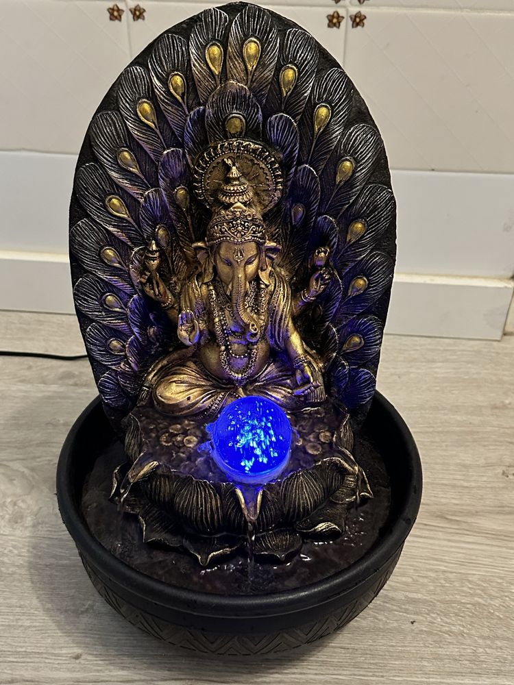 FONTE GANESHA dourada com bola