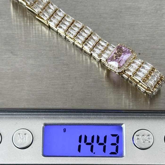 Bransoletka z Cyrkoniami i różowym Topazem, pochodzi z Londynu