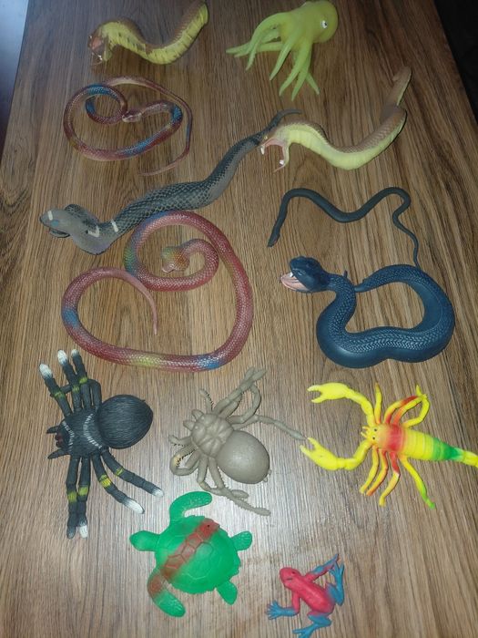 Резинові змії, динозаври, птиці, звіри, попіт
