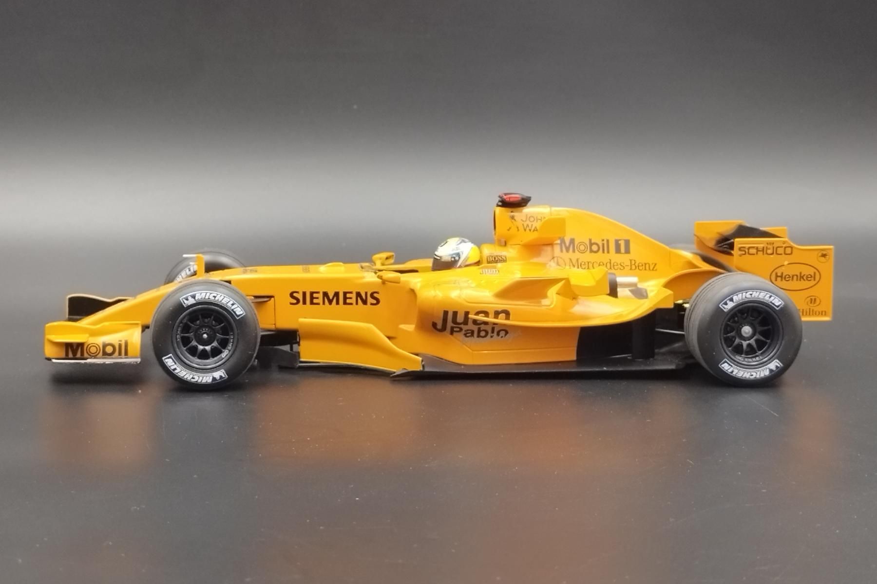1:18 F1 McLaren Mercedes MP4-21 K Raikkonen Interim Livery Minichamps
