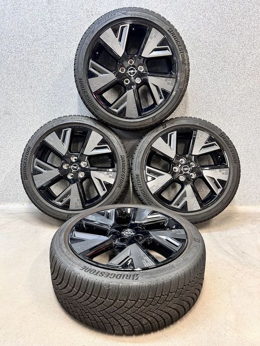 4 KOŁA ZIMOWE OPEL ASTRA L 18&#039;&#039; BRIDGESTONE 215/45/18  93V ,7,5J ET44  GM: 01021C 09 , 9850014180