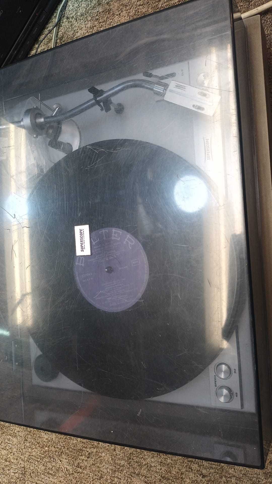 Vendo gira-discos Superscope  agulha,correia nova