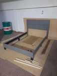 Cama nova em material napa de cor cinza 1,40 x 1,90