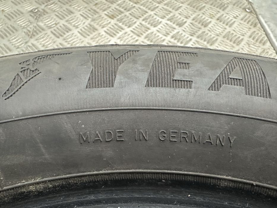 Good Year Ultragrip Ice Arctic 215/60/r16