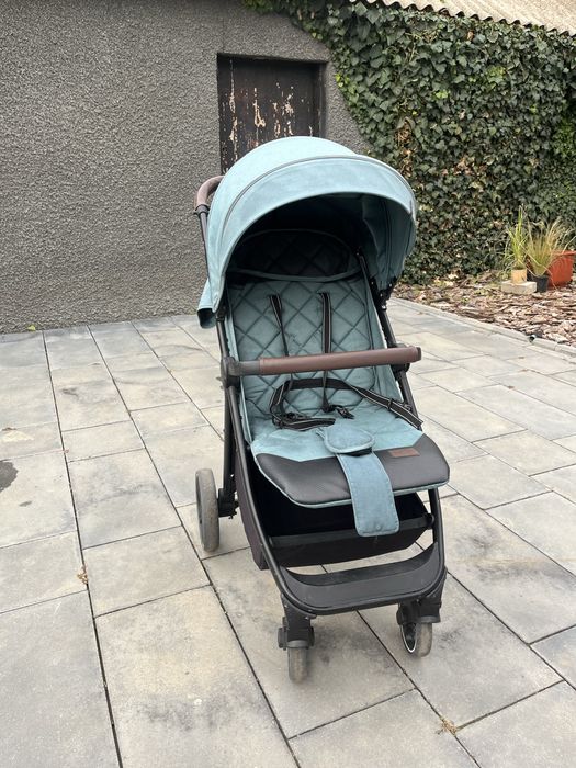 Прогулянкова коляска CARRELLO Bravo