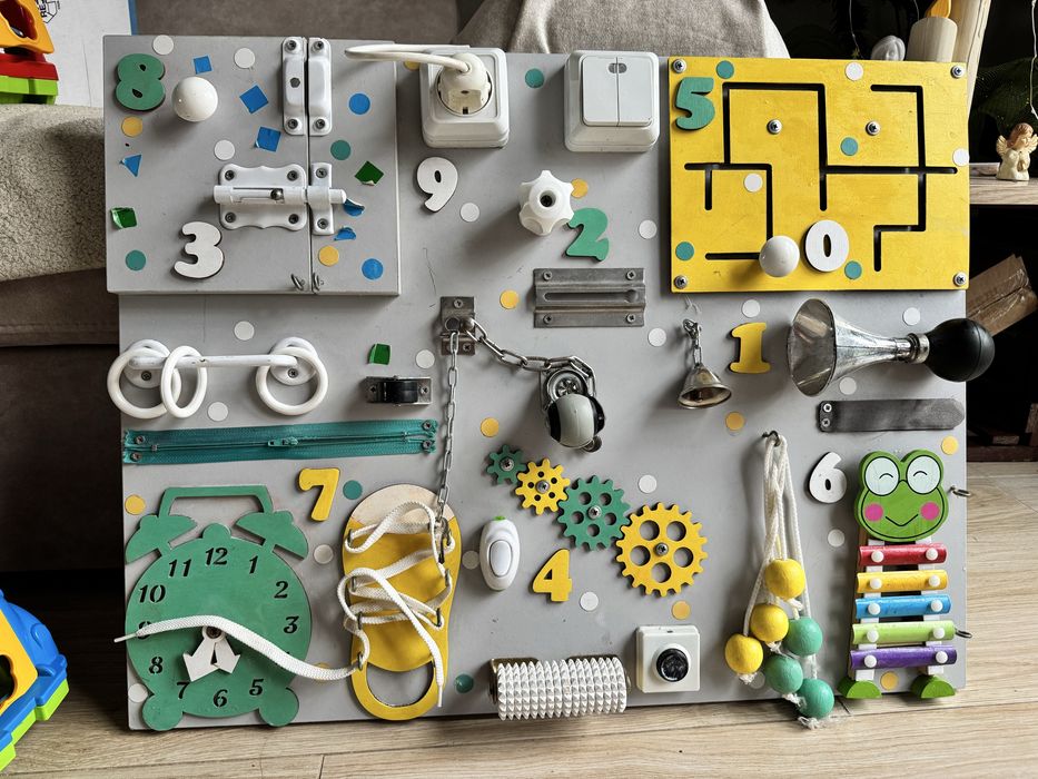 Бізіборд розвиток днревяний бизиборд