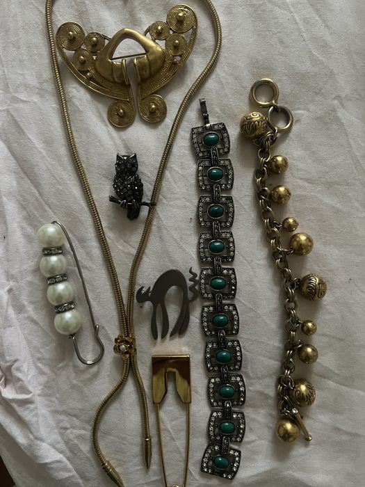 Продаю броши и браслеты