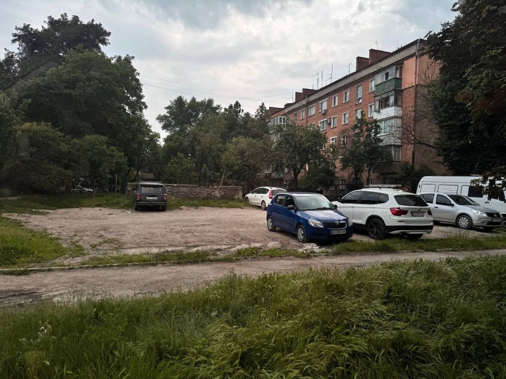 Продам терміново комерційну земельну ділянку в городі під будівництво
