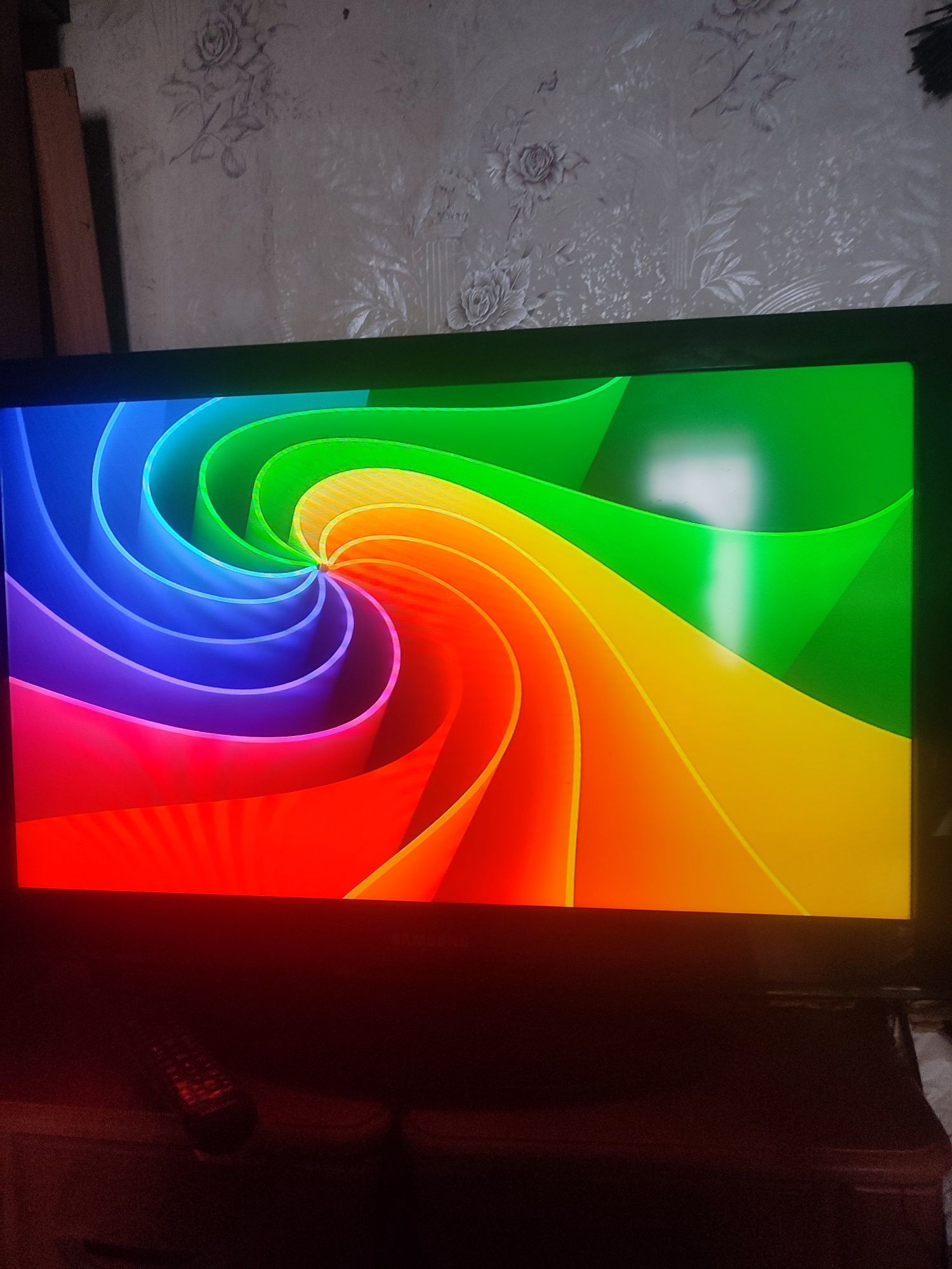 Срочно! Телевизор,монитор Samsung 32 диагональ!+Т2 приставка в подарок