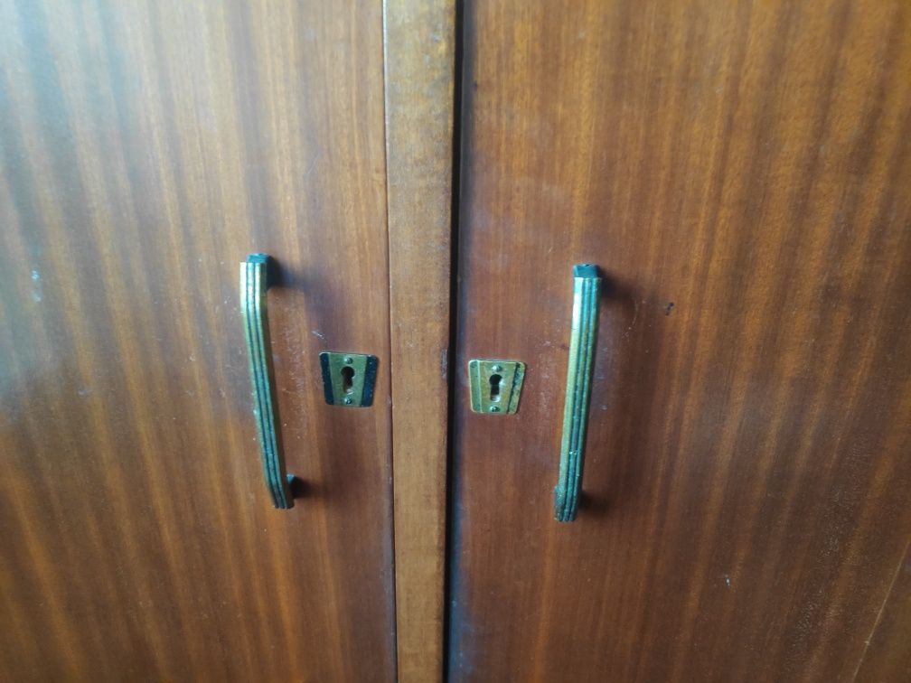 Móvel  roupeiro antigo