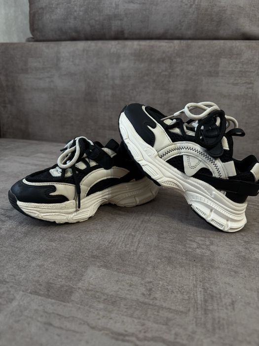 Продам кросівки на дівчинку