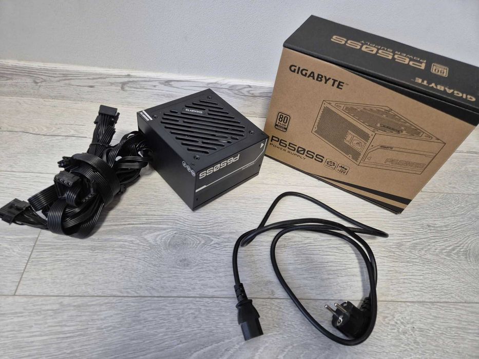 якісний блок живлення 650W Gigabyte P650SS 80+Silver (8+4+4pin CPU) .