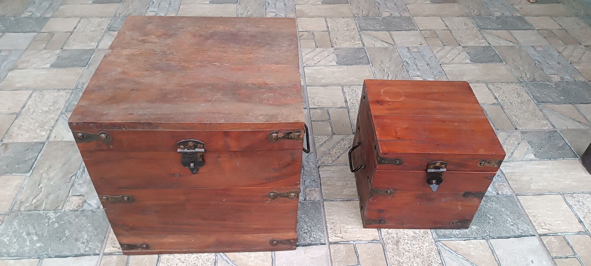 Продам  сундук ,короб, дерево, ковка