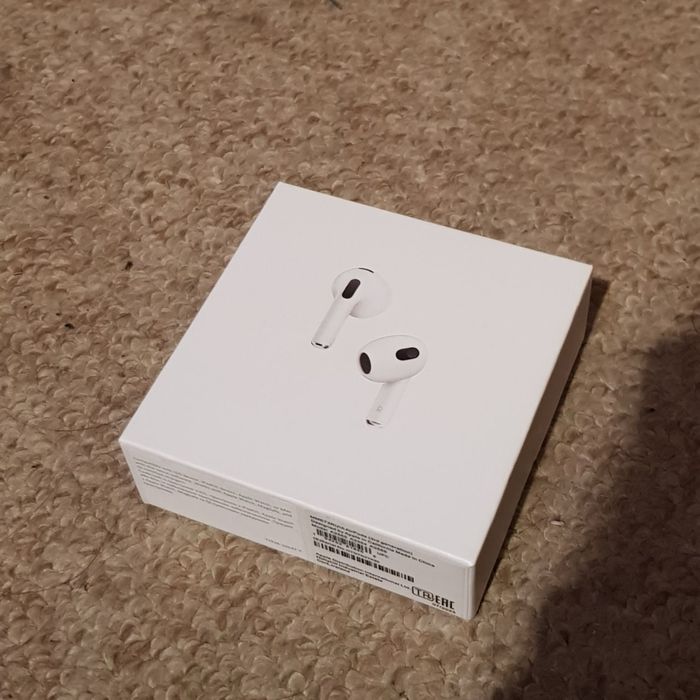 AirPods 3 with Wireless Charging Case