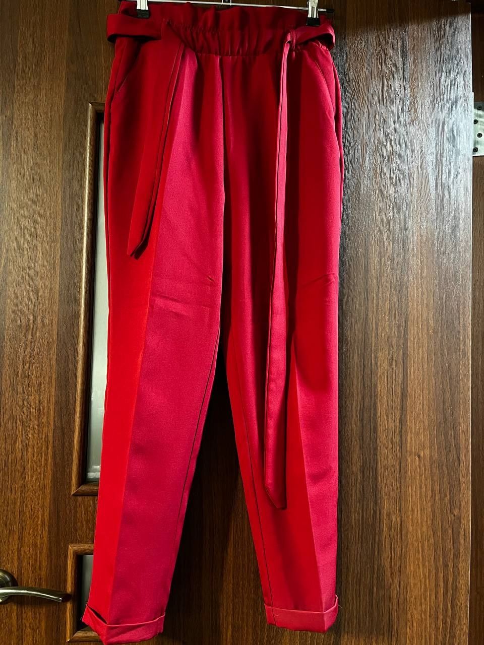 Класичні штани червоного кольору