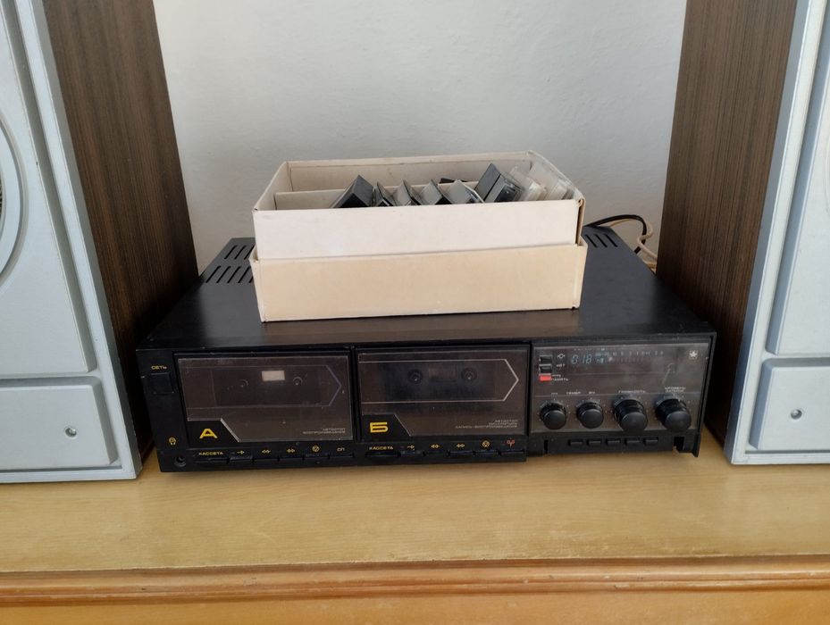 Магнітофон маяк і колонки романтика