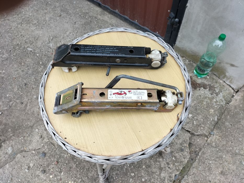 Lewarek samochodowy sprzedam