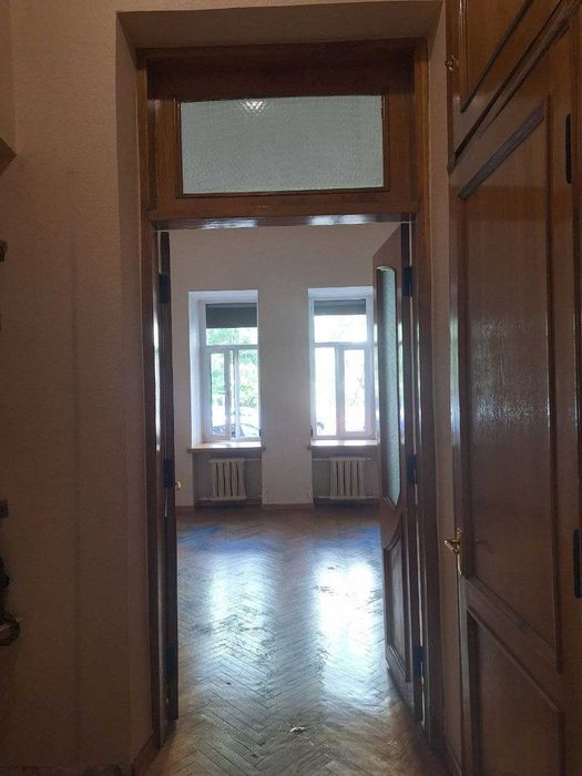 Інститутська, б.13/4, 44 кв м.Світло ЗАВЖДИ! Царський будинок 15000грн