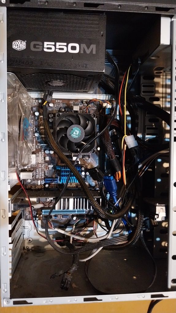 Komputer PC stacjonarny