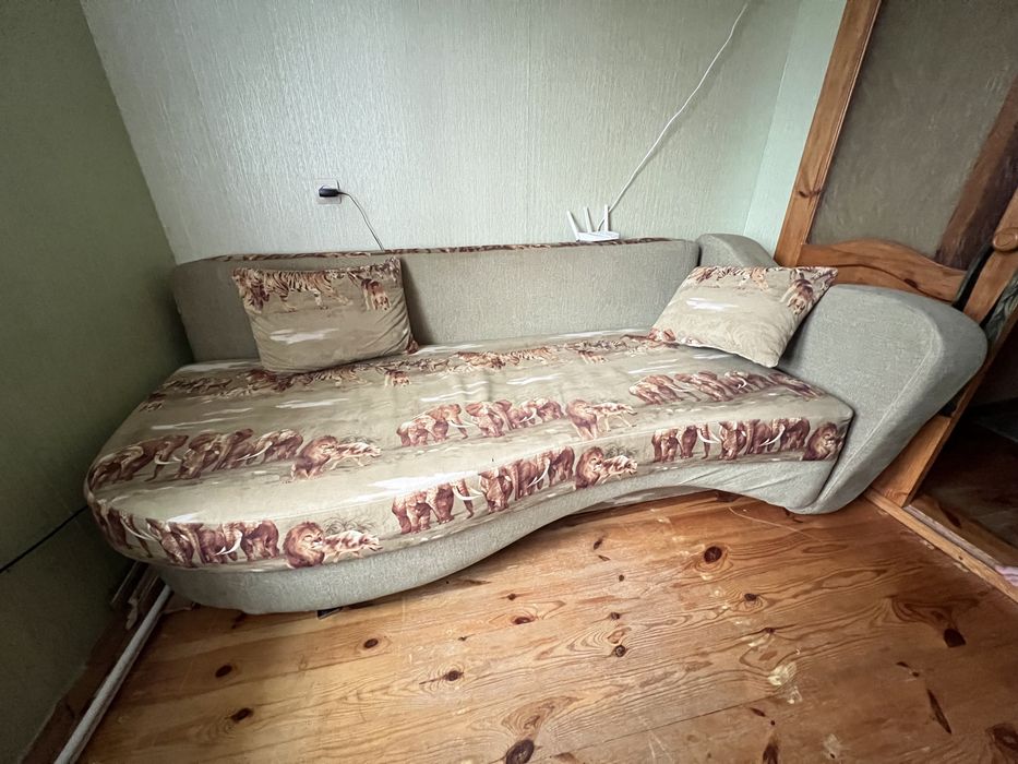 Розкладний двоспальний диван з нішею для зберігання речей. Самовивіз