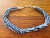Naszyjnik z cienkich sznurków, niebieski