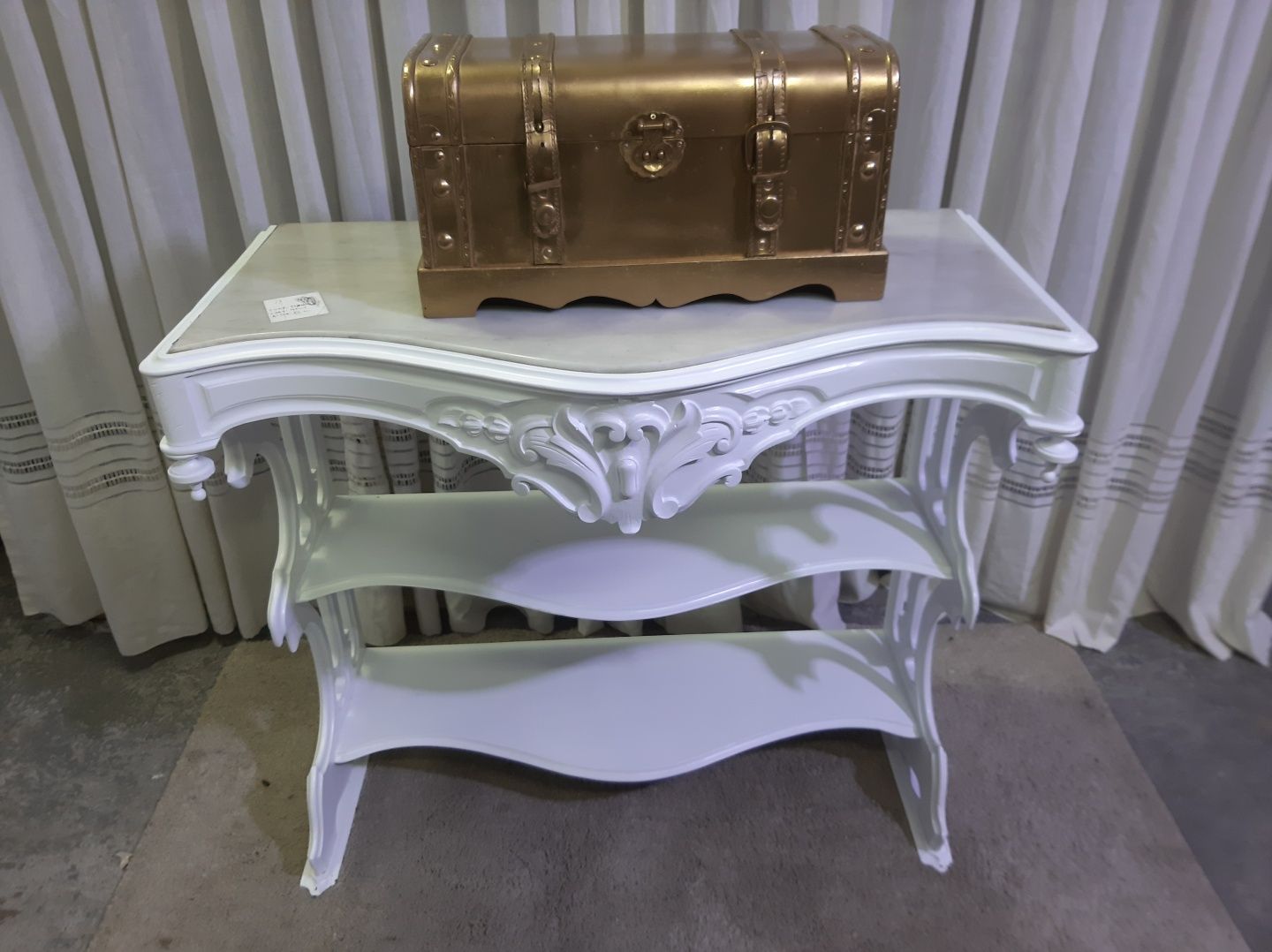 Movel antigo branco