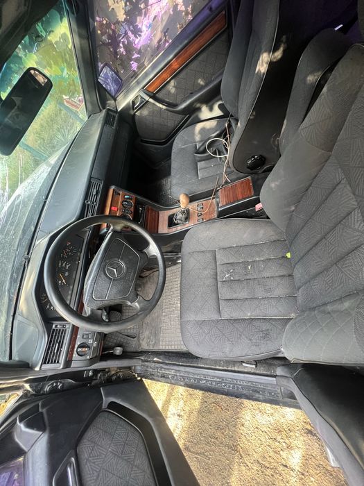 Мерседес Е220 на відновлення з документами