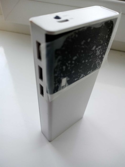 Продам інвертор 12/220в 4000w та повербанк 20 000 mah, 2.1А