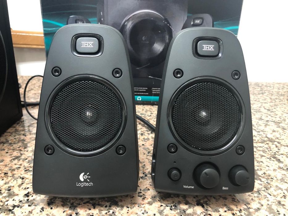 Colunas de som Logitech com subwoofer 2.1