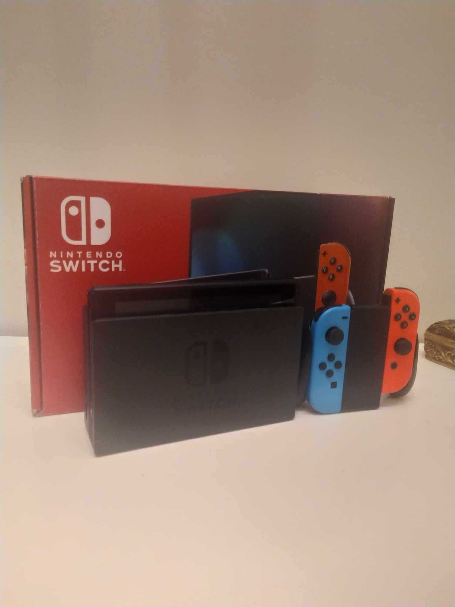 Konsola Nintendo Switch + pokrowiec