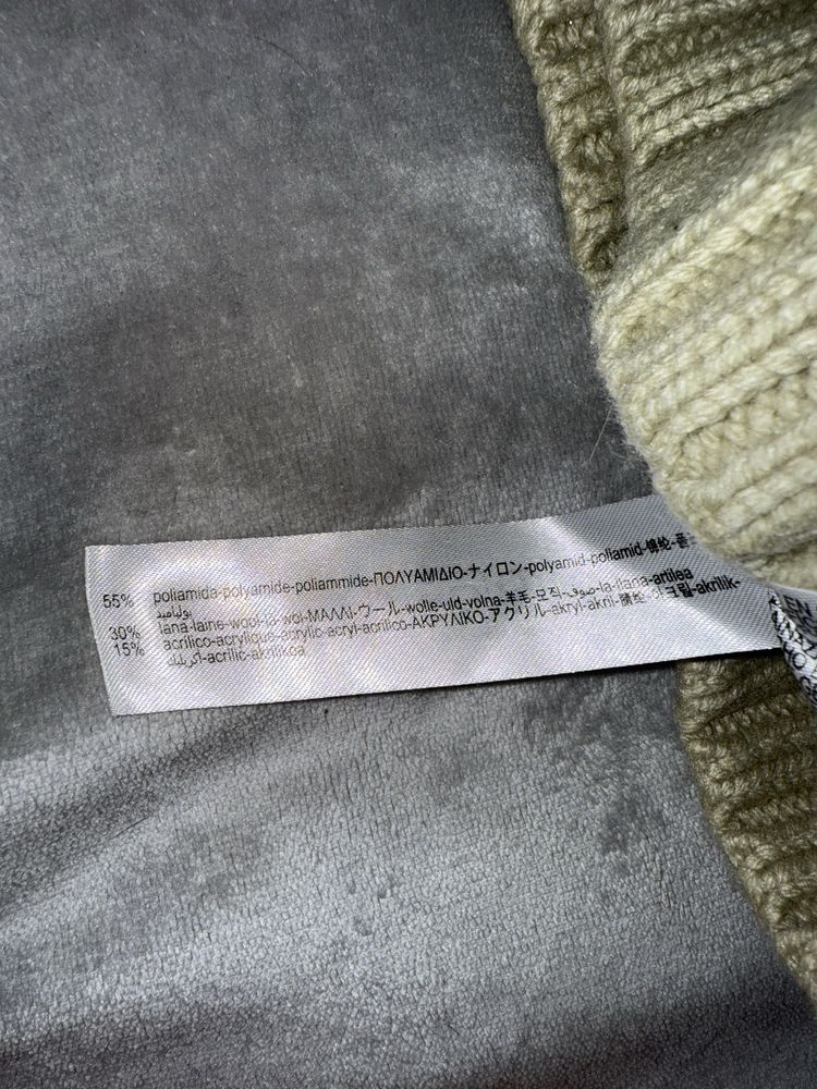 Krótki przylegający sweterek ZARA
