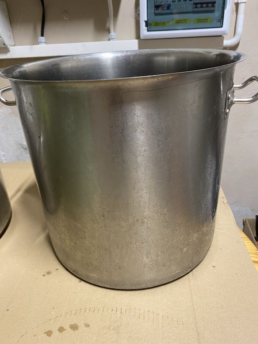 Garnek z nierdzewki gastronomiczny