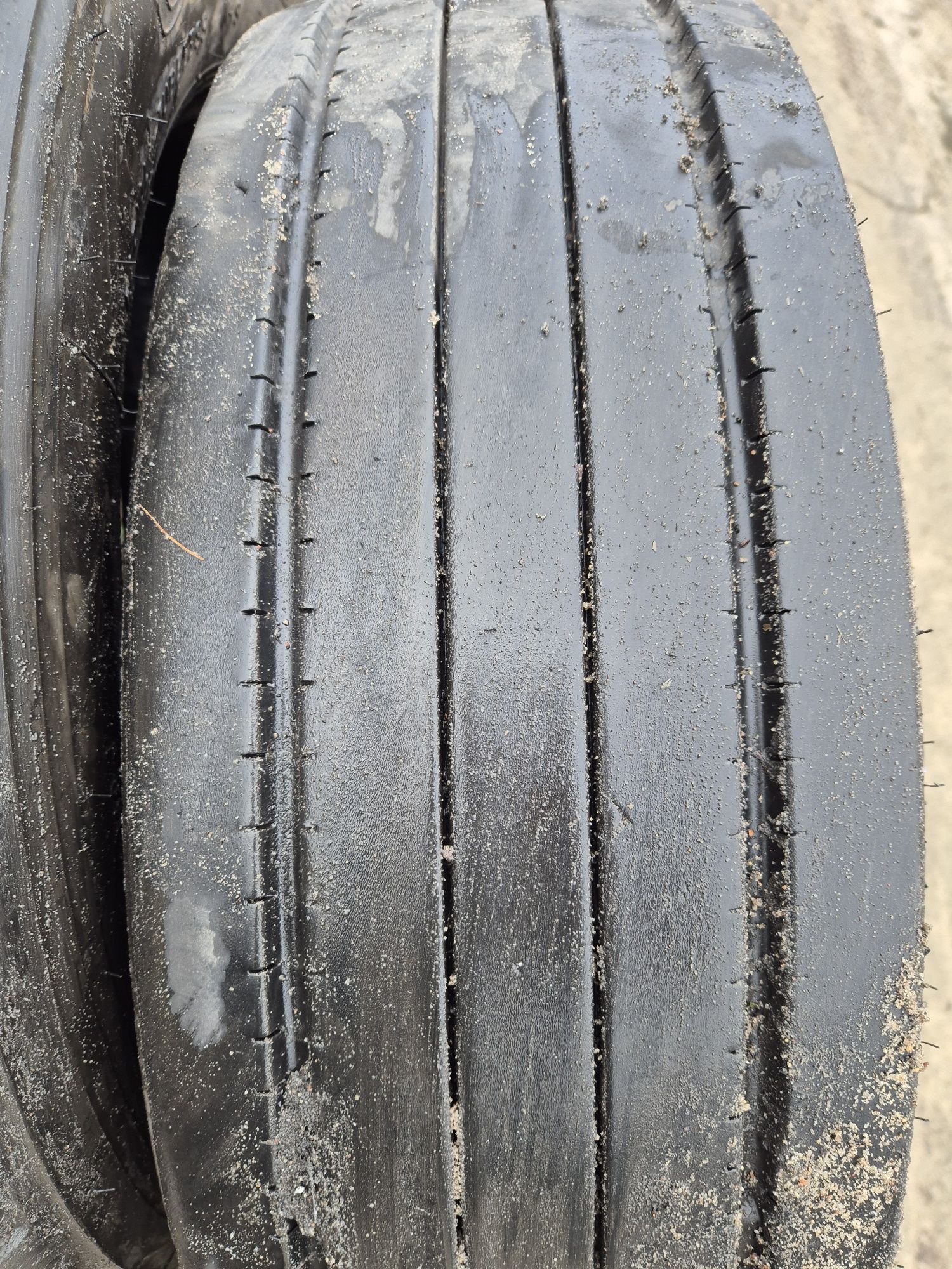 Opony 245/70r19.5j