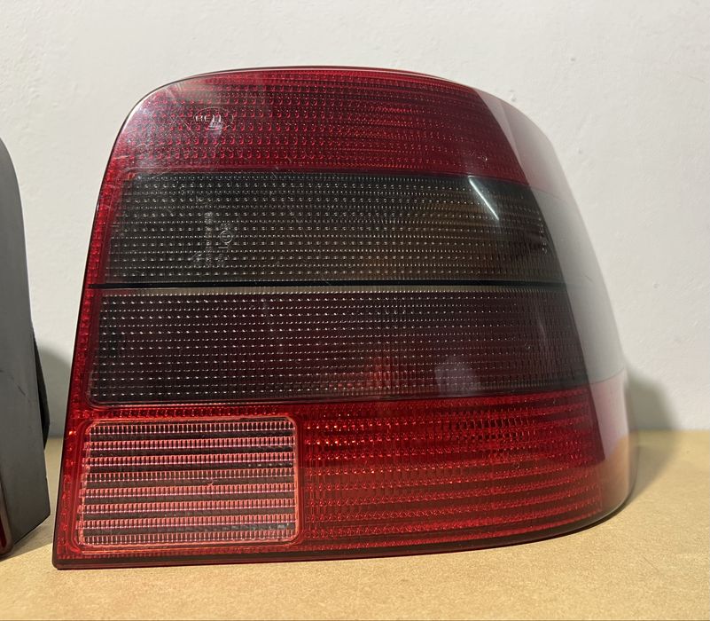 Farolins VW Golf 4 1998 a 2004 - Originais VW / Hella