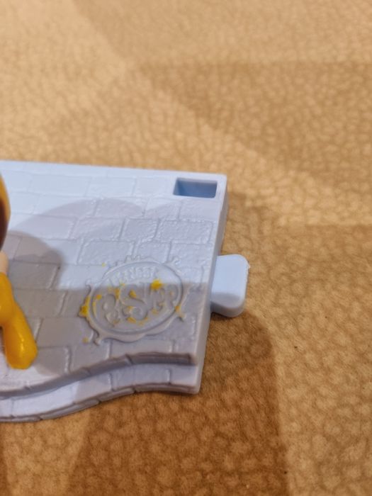 Króliczek zajączek figurka ruszająca trzęsącą się po poruszeniu