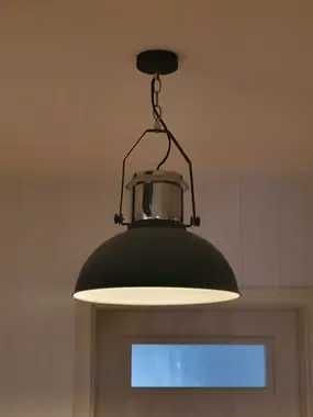 Loftowa chromowana lampa wisząca biała i szara