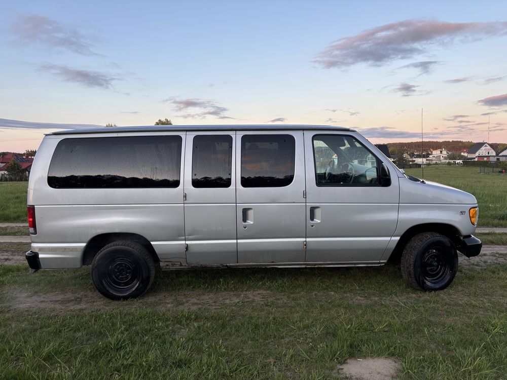 Ford econoline 4.6 v8 8 osobowy
