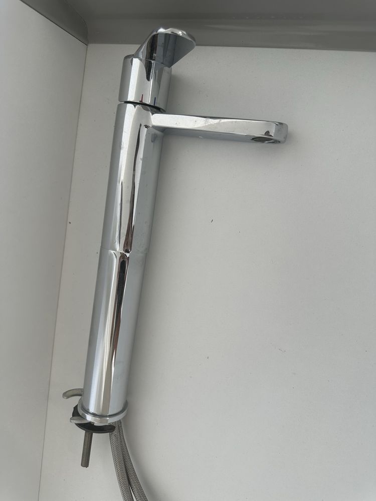 Lavatório casa de banho novo + torneira W7