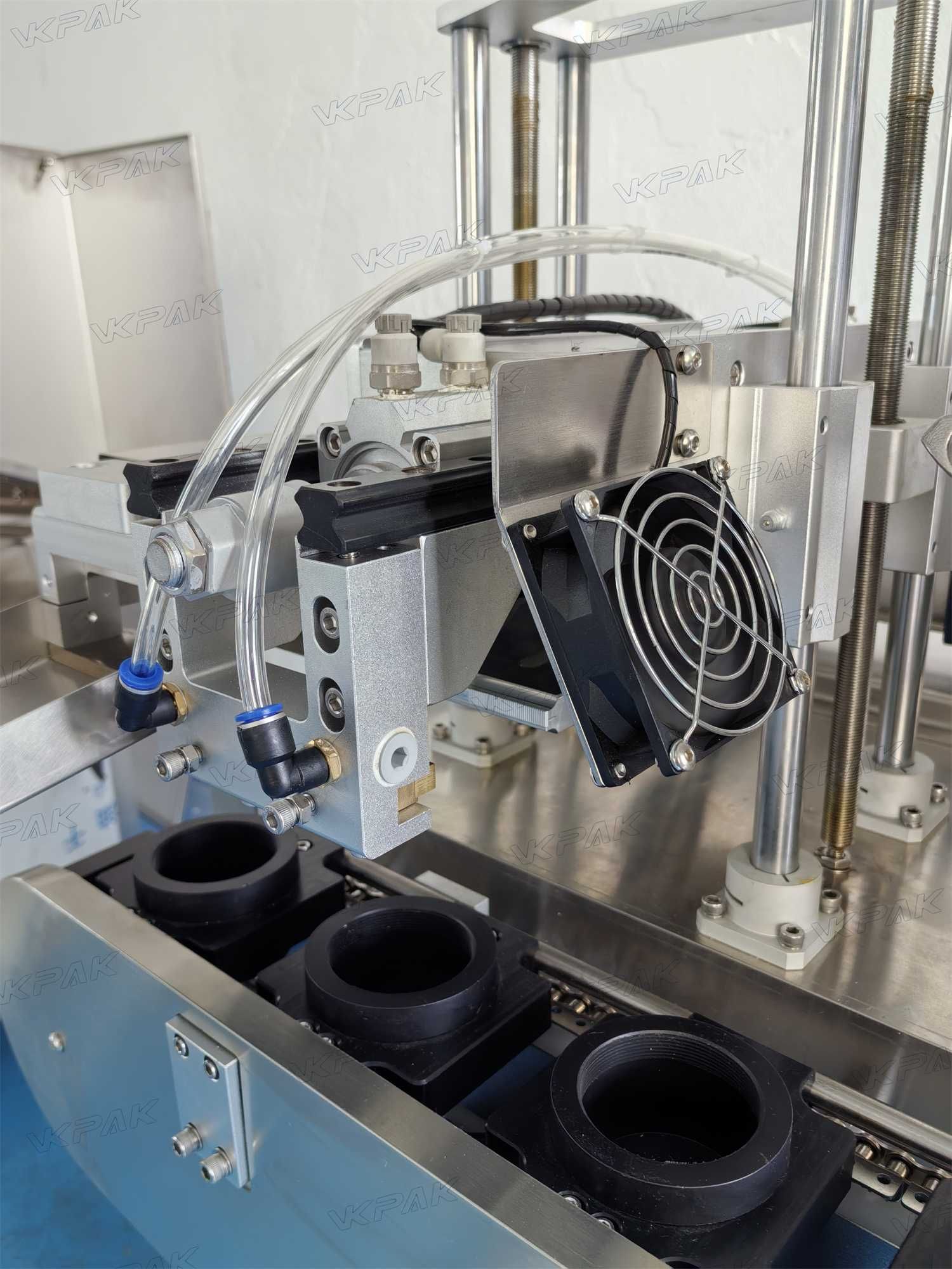 Máquina de enchimento e selagem de tubos plásticos para cosméticos