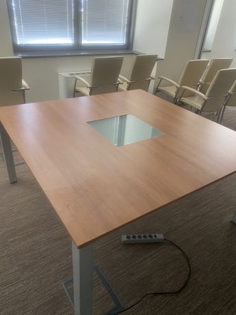 Stół konferencyjny