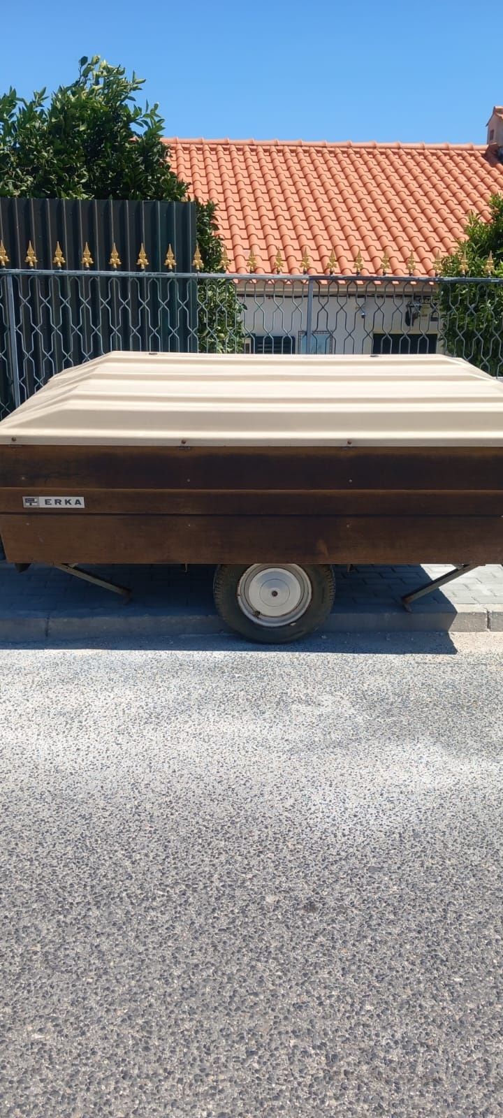 Auto tenda reboque ERKA
