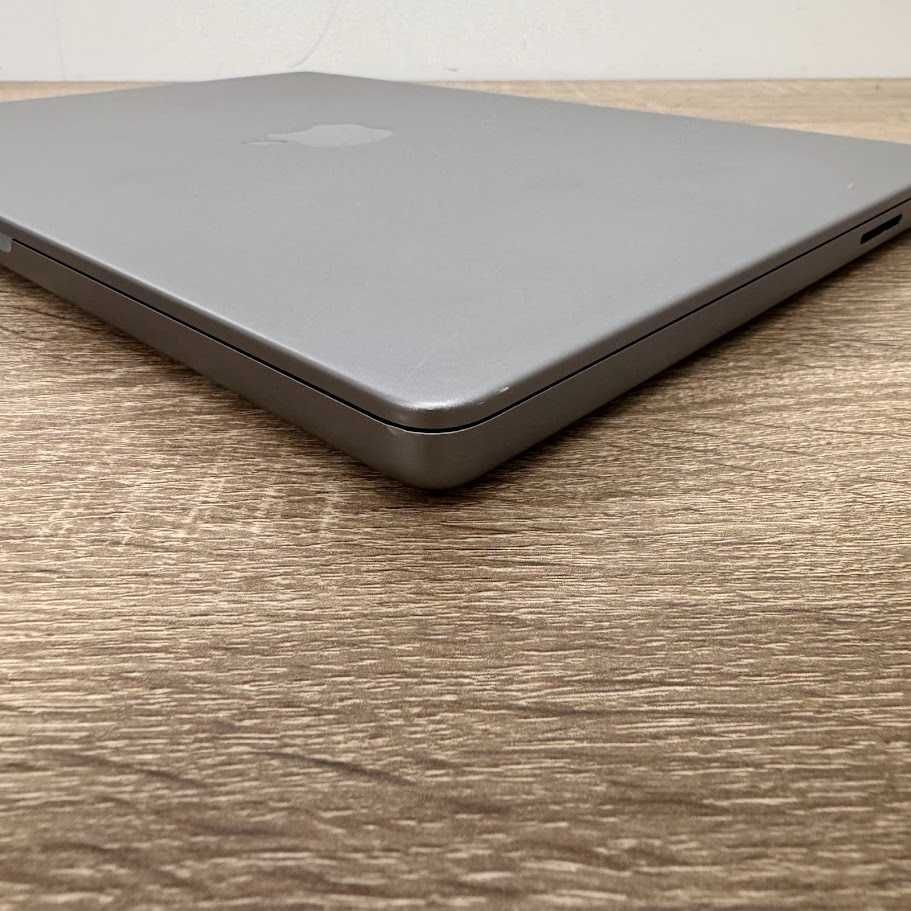 Macbook Pro 14" 2021 M1 Pro/16Gb DDR5/SSD 512Gb акб: 95% (код: M0562)