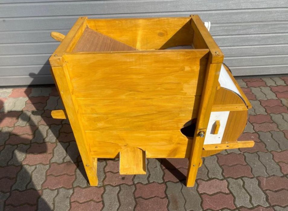 Młynek do zboża elektryczny