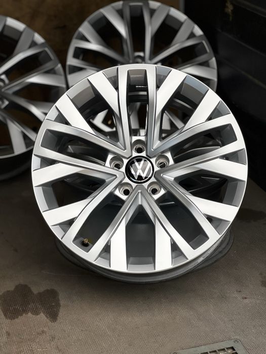 Оригінальні диски Volkswagen 5 112 R18 Touareg Tiguan Phaeton Q7 Q5