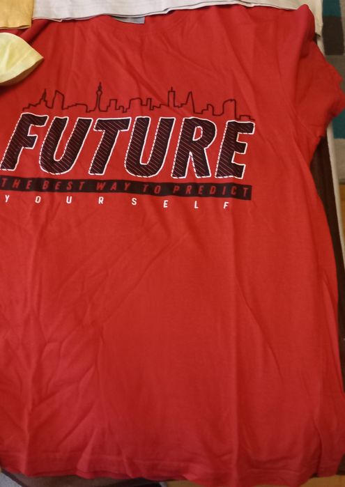 8 koszulek w tym 1 szt. Długi rękaw