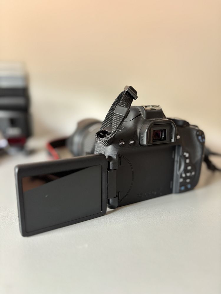 CANON EOS 750 D + Acessorios